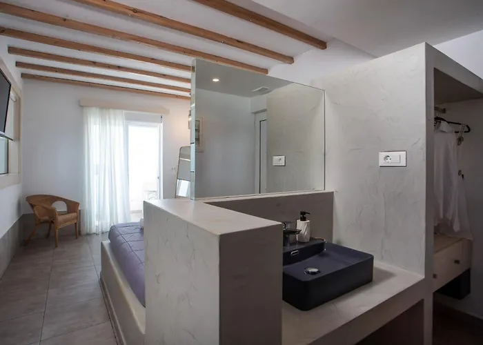 Alexander Studios & Suites - Adults Only